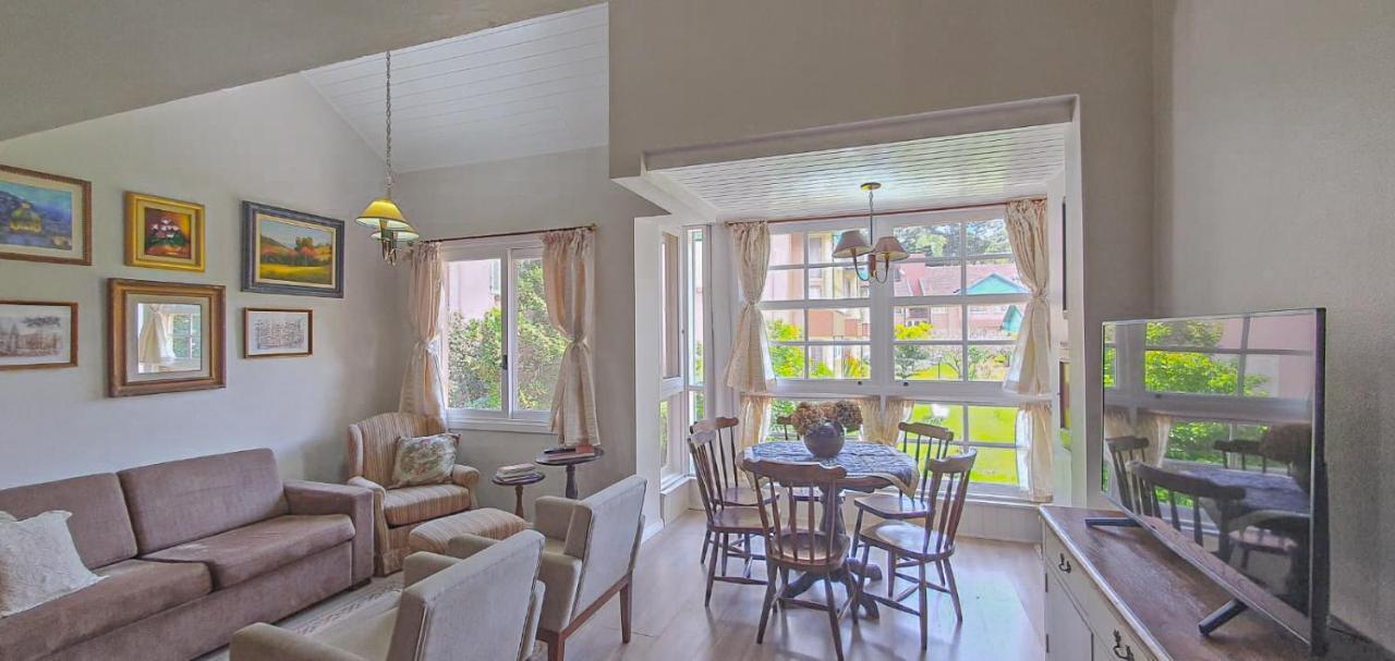 Duplex Floresta Negra - Sua Base Perfeita Em Gramado! Otima Localizacao Lagonegro 500M - 02 Quartos E 02 Banheiros Para Familia Em Condominio Fechad0, Cozinha Completa Com Garagem E Portaria 24H Esterno foto