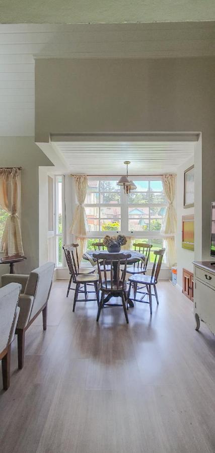 Duplex Floresta Negra - Sua Base Perfeita Em Gramado! Otima Localizacao Lagonegro 500M - 02 Quartos E 02 Banheiros Para Familia Em Condominio Fechad0, Cozinha Completa Com Garagem E Portaria 24H Esterno foto