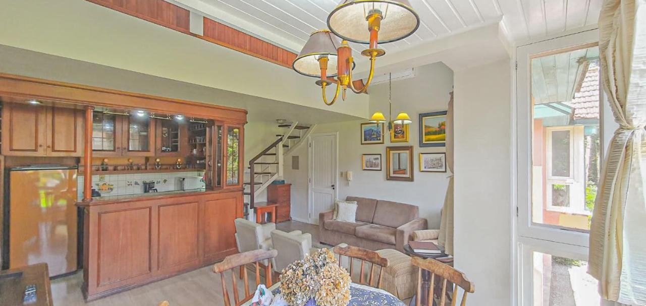 Duplex Floresta Negra - Sua Base Perfeita Em Gramado! Otima Localizacao Lagonegro 500M - 02 Quartos E 02 Banheiros Para Familia Em Condominio Fechad0, Cozinha Completa Com Garagem E Portaria 24H Esterno foto