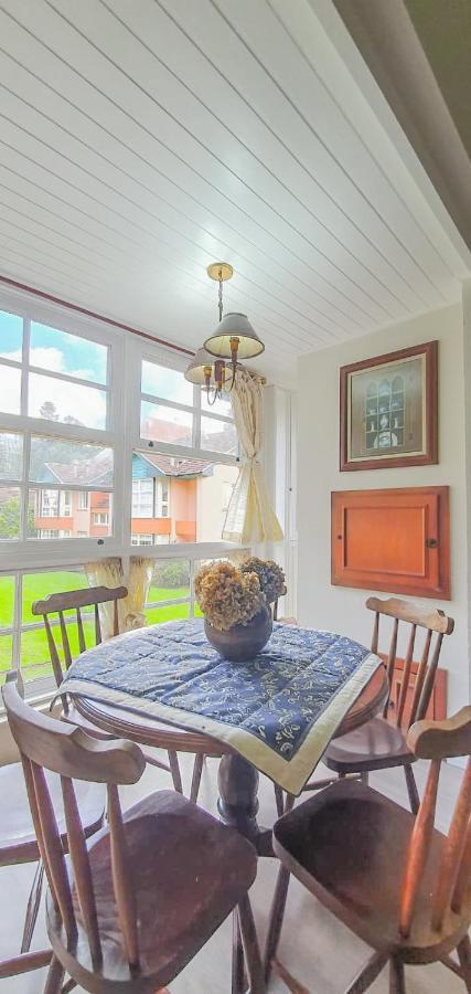 Duplex Floresta Negra - Sua Base Perfeita Em Gramado! Otima Localizacao Lagonegro 500M - 02 Quartos E 02 Banheiros Para Familia Em Condominio Fechad0, Cozinha Completa Com Garagem E Portaria 24H Esterno foto