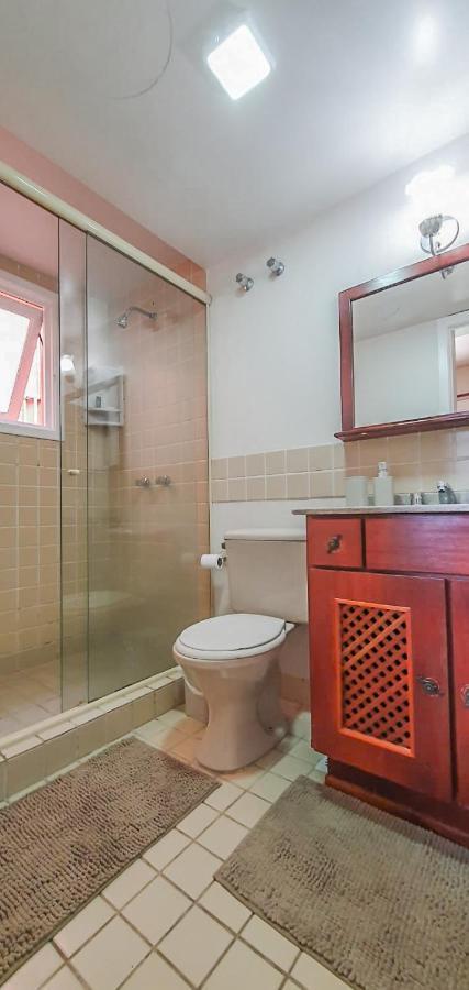 Duplex Floresta Negra - Sua Base Perfeita Em Gramado! Otima Localizacao Lagonegro 500M - 02 Quartos E 02 Banheiros Para Familia Em Condominio Fechad0, Cozinha Completa Com Garagem E Portaria 24H Esterno foto